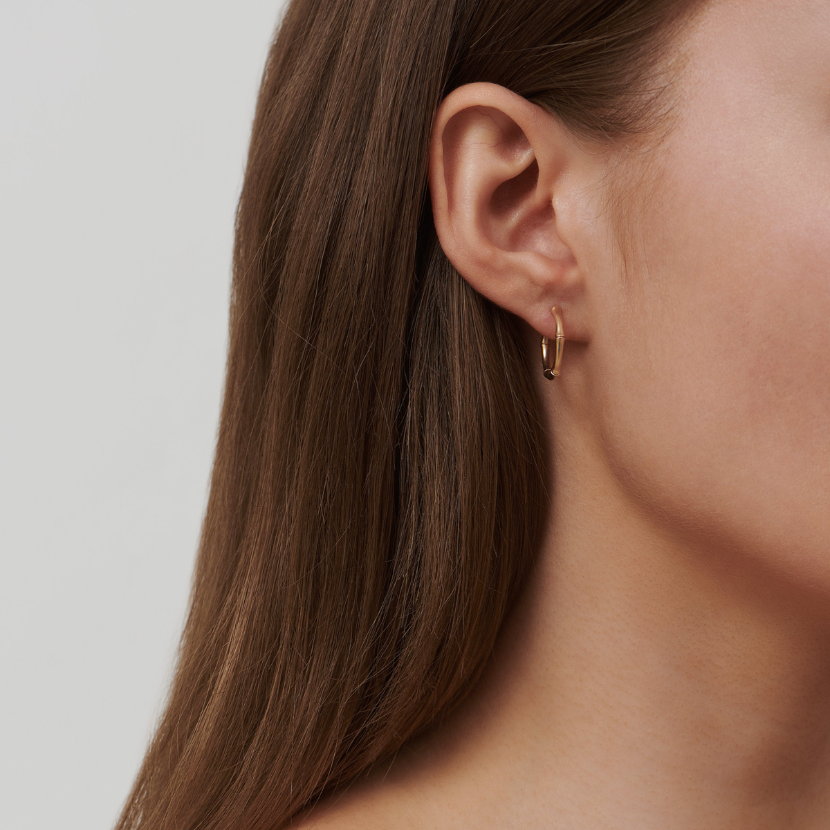 Bamboo Hoops Small båret i øret, tett på