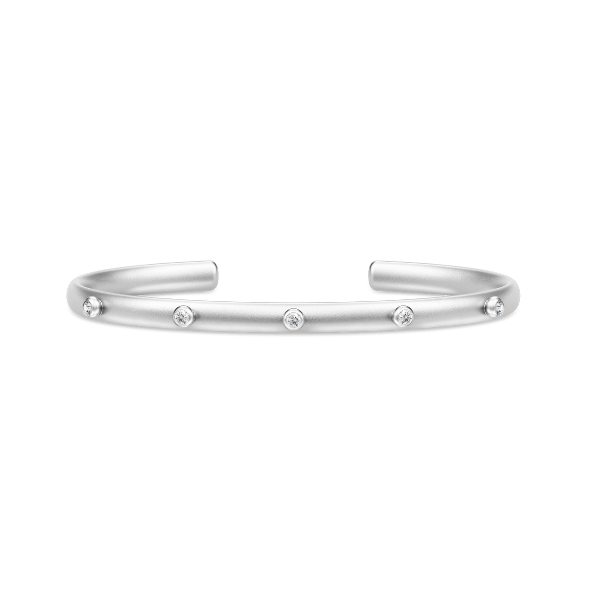 Luster bangle fra Julie Sandlau i satinrhodinert sølv - åpen bangle besatt med fem klare zirkonia