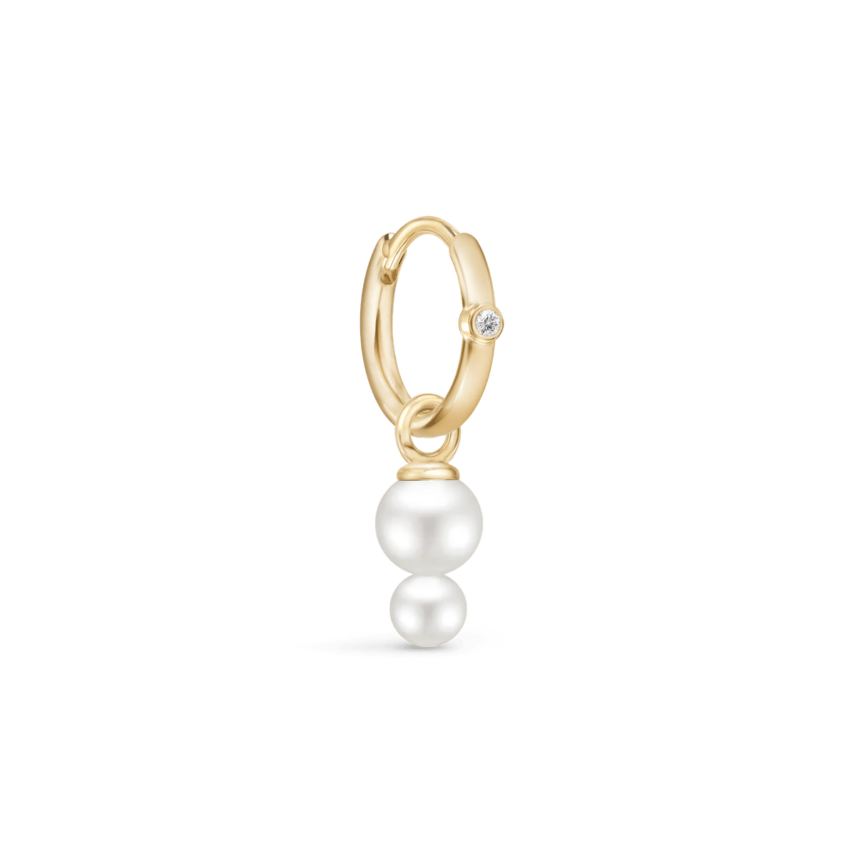 Purity and Eden Look med diamantbesatt hoop og to ferskvannsperler i ulike størrelser, mot hvit bakgrunn