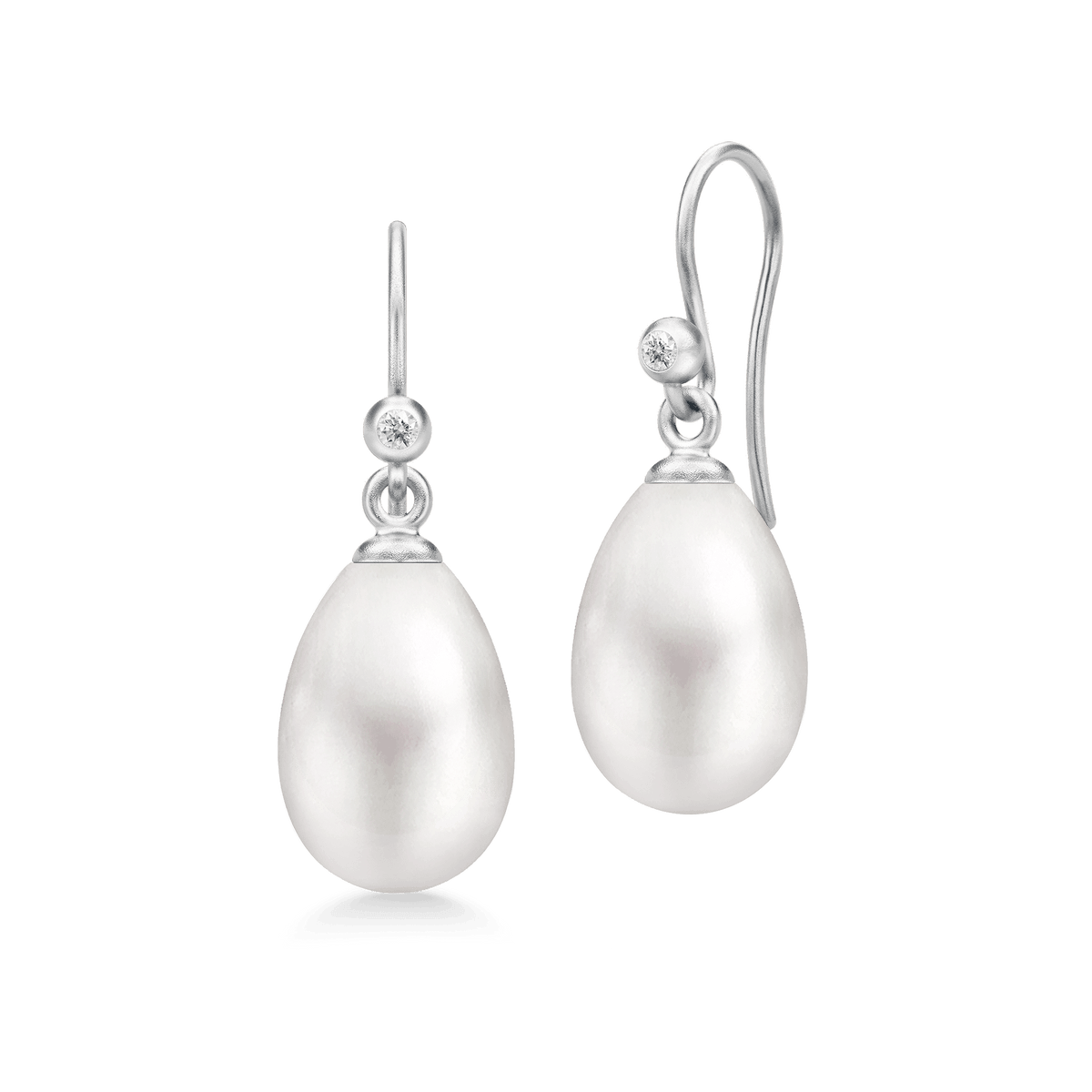 Afrodite Earrings i rhodinert solv med ferskvannsperler og zirkonia