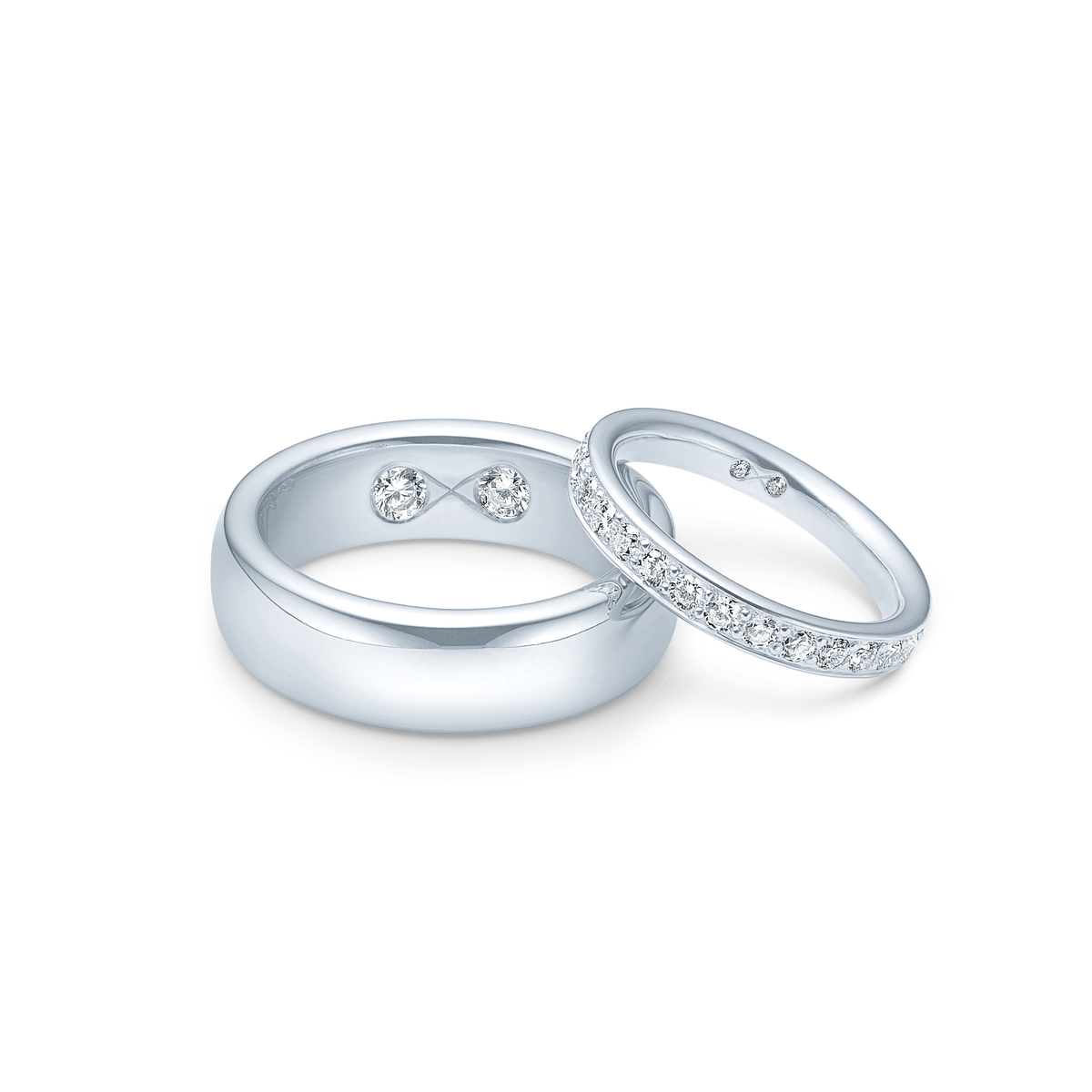Mens Medium Eternity Band i hvitt gull vist sammen med matchende diamantring