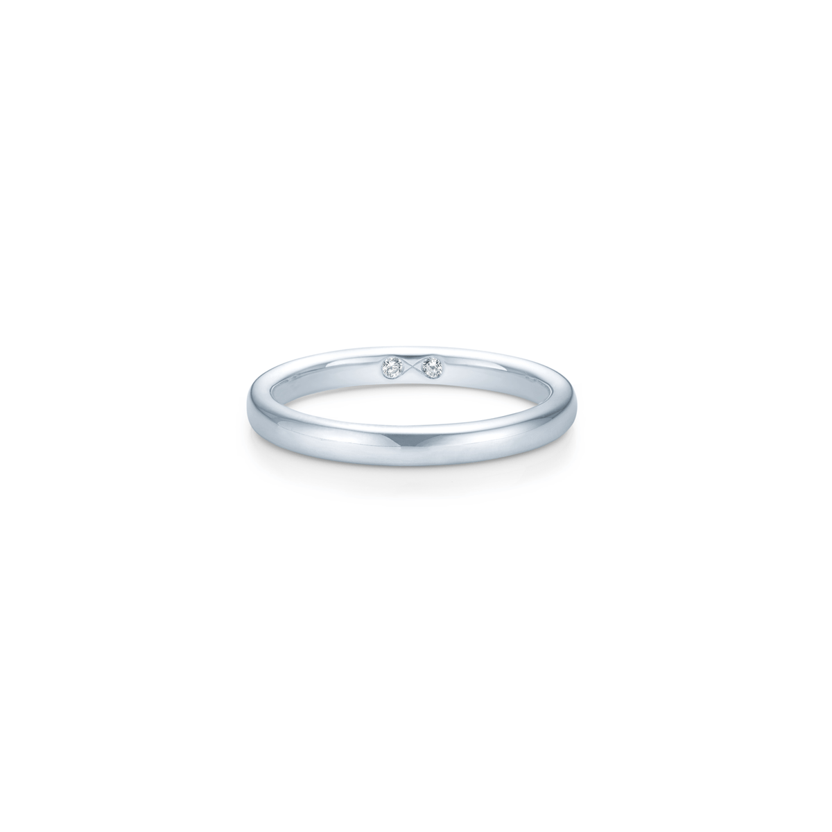 Eternity Band fra Julie Sandlau i hvitt gull med to diamanter i evighetssymbol