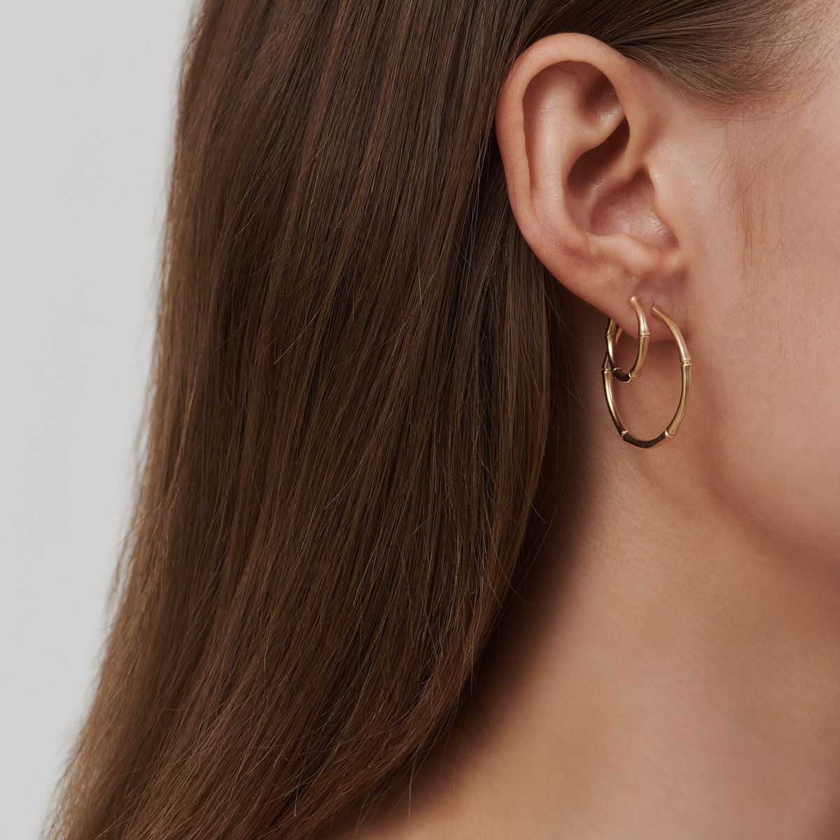 Bamboo Hoops Small stablet med en annen hoop, båret i øret