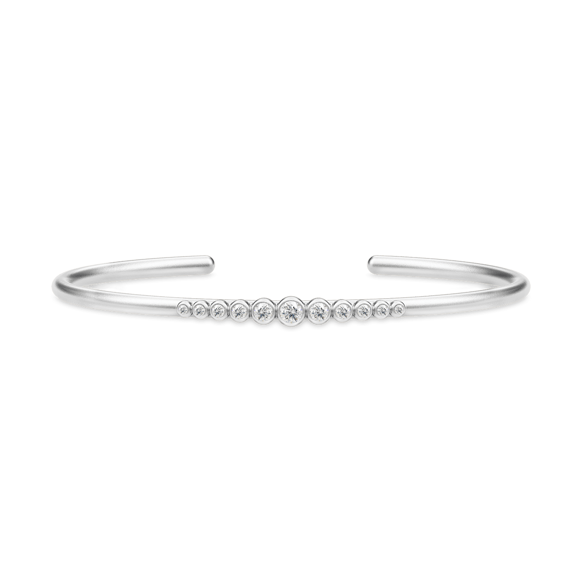 Grace Bangle i rhodinert solv med rekke av facettslipte zirkonia