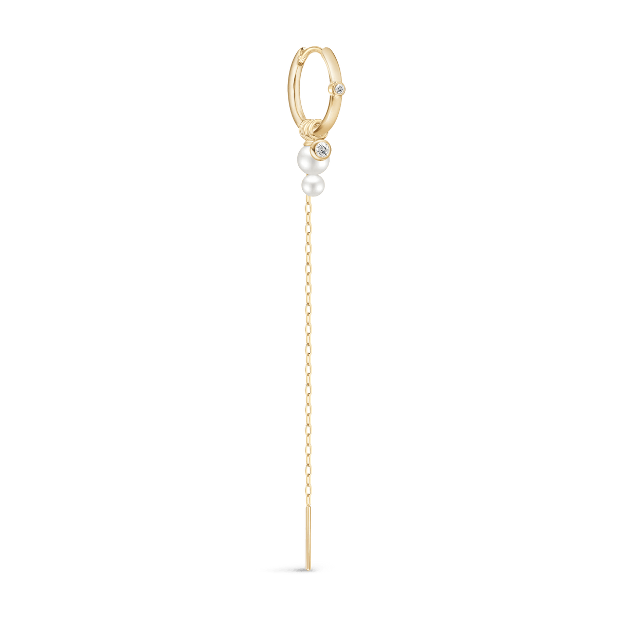 Gull hoop-øredobb med perle og diamant samt lang kjededrop fra Purity og Eden Ear Pendant-looket, studiofoto