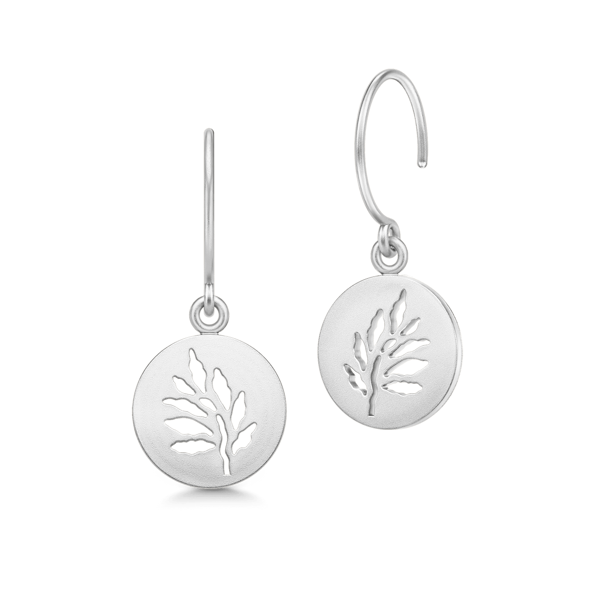 Signature øreringer i satinrhodinert sølv med Tree of Life logo-disk, studiofoto