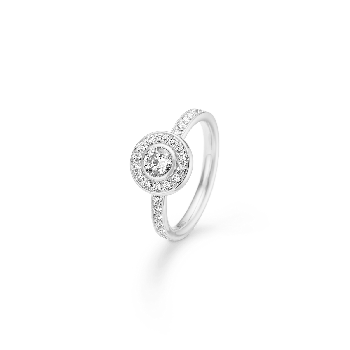 Heritage P.S. Ring i 18 kt hvitt gull med diamanthalo, produktfoto skrått fra siden