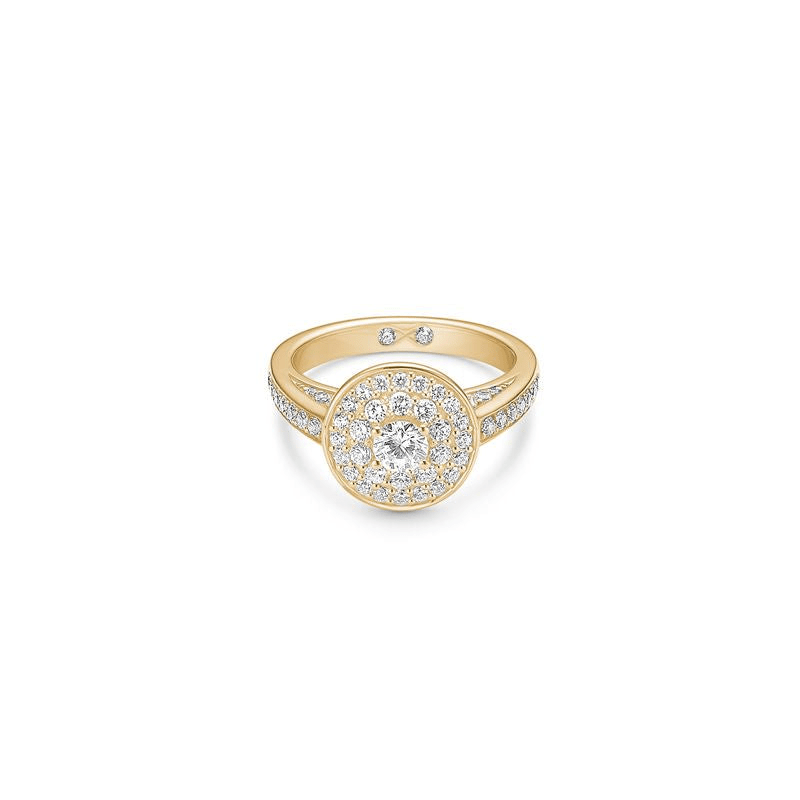 Eternity Diamond forlovelsesring 1,29 ct. fra Julie Sandlau i 18 karat gull med stor diamant omkranset av dobbel diamanthalo.