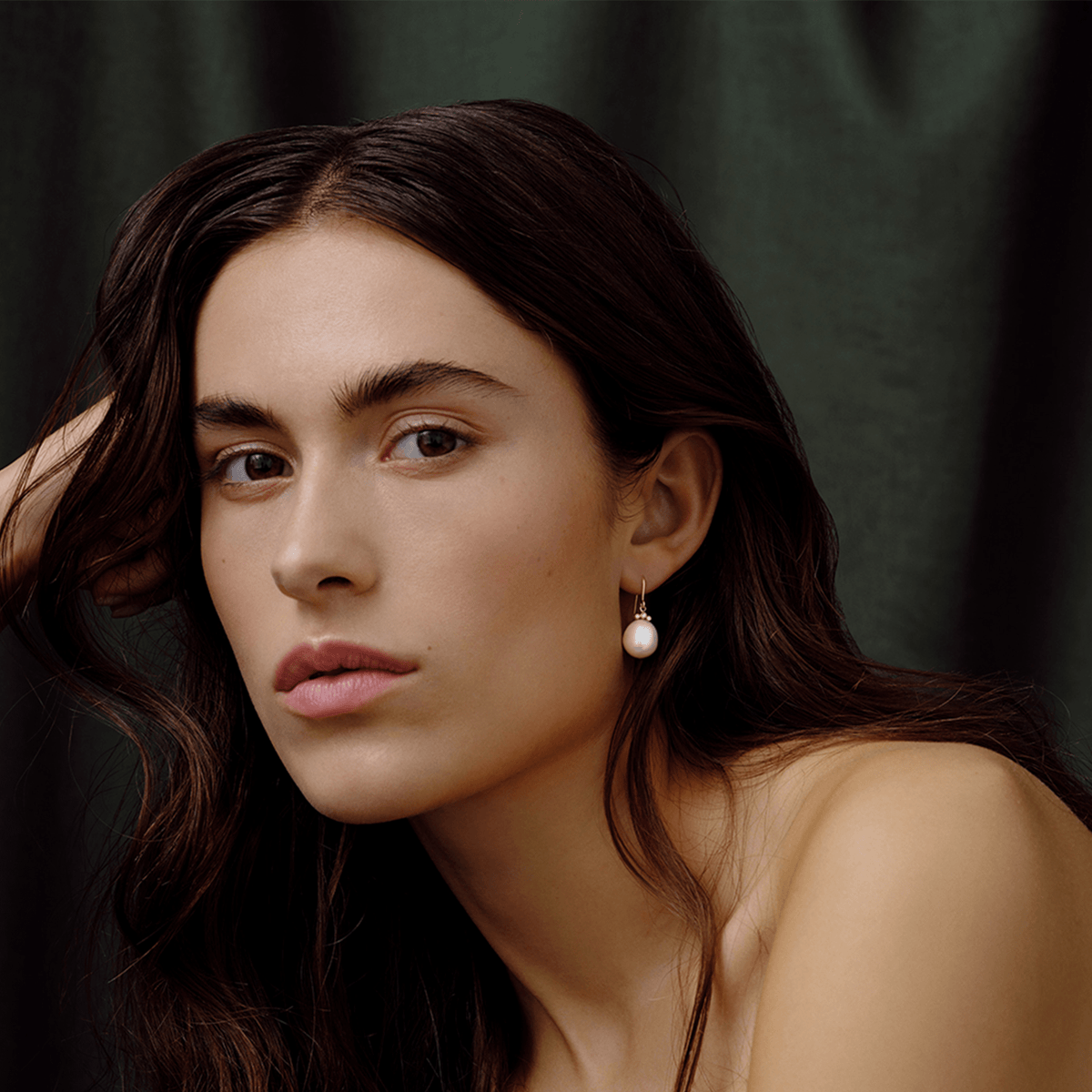 Lovina Earrings båret i øret, nærbilde, livsstilsbilde