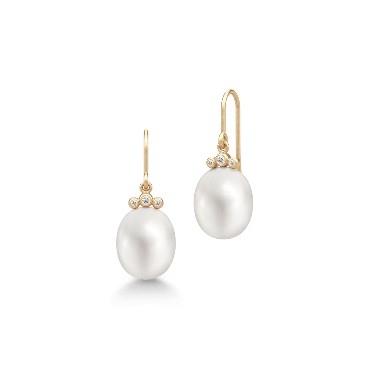 Lovina Earrings i gull, par med ferskvannsperle og diamanter, produktbilde