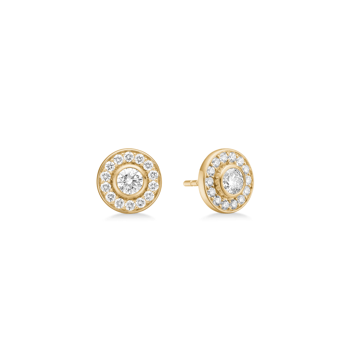 Heritage Earstuds i 18K gull med rund diamant omkranset av pavésatte diamanter, par på hvit bakgrunn