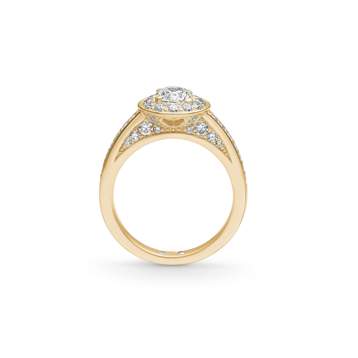 Eternity Diamond forlovelsesring fra Julie Sandlau sett fra siden med diamantbesatte skuldre.